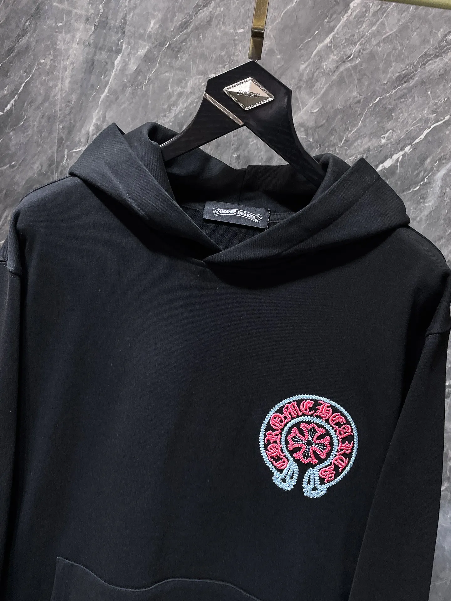 P270 Chrome Hearts Autumn and Winter 2025 Counter Synchronization Chrome Horseshoe Sanskrit Cross Embroidery Hooded Sweatshirt Vacuum Embroidery Method! Heavy embroidery! ! ! Tens of thousands of needles! ! Improved customized version of 1:1 high-gram weight high-quality fabric Recommended color: white black code number: S, M, L, XL